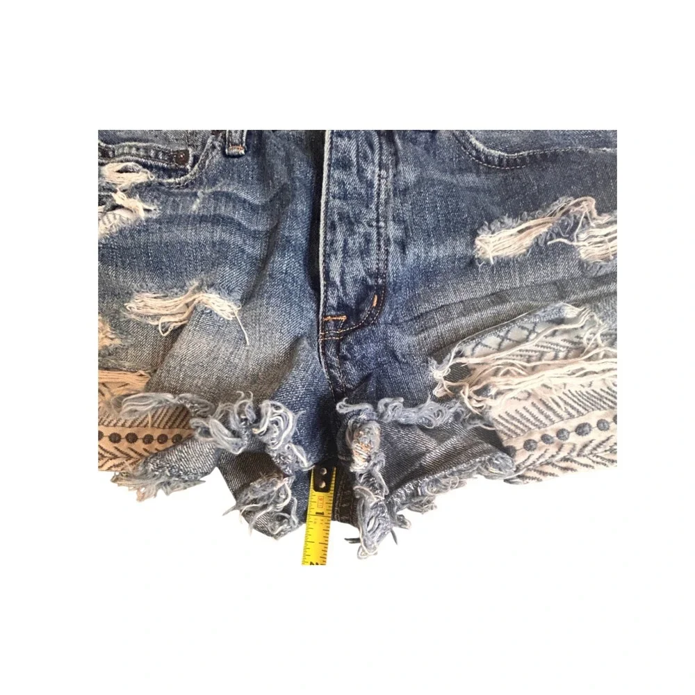 American‎ Eagle Festival Distressed Denim Shorts Blue Patterned Pockets Size 6